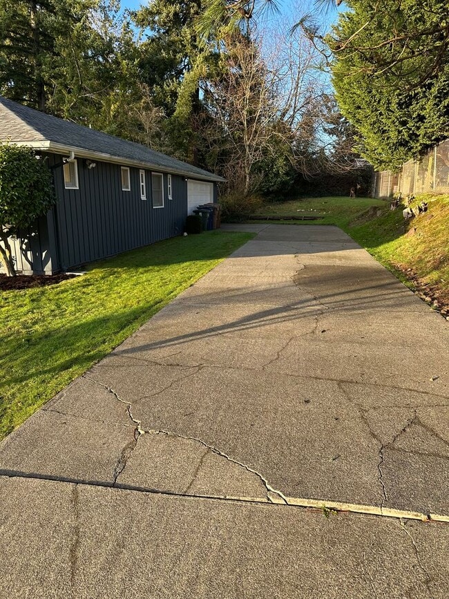 Building Photo - Walkable to Silas High School
