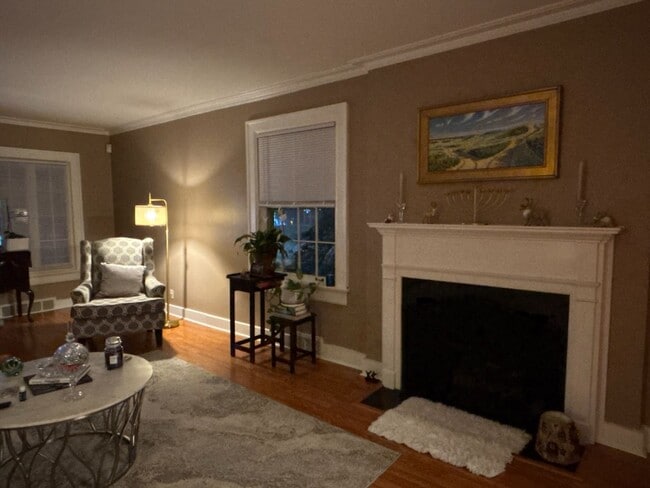 Building Photo - Coming Soon!  Historic and Gorgeous in Middletown - Spacious and Convenient!