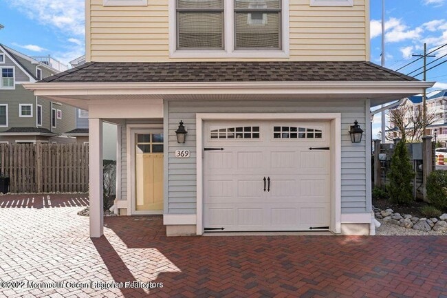 Foto del edificio - 369 W 8th St