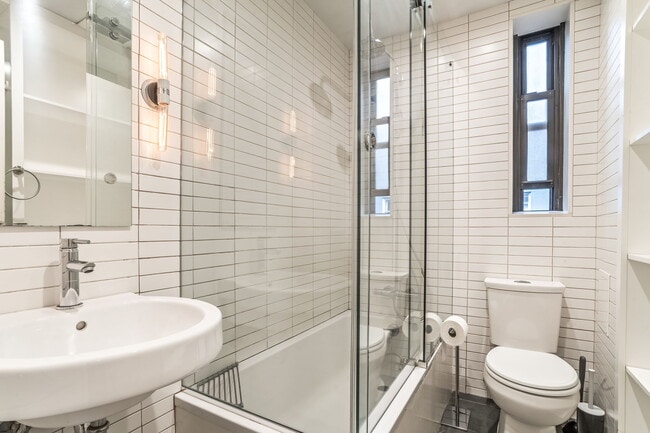 Building Photo - 350 E 54th St