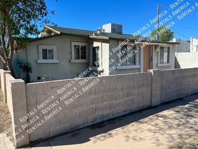 Building Photo - Charming 2 bedroom 2 bath updated house!