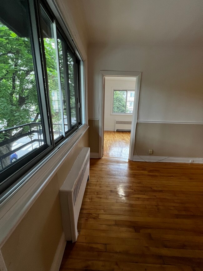 Building Photo - 4820 Av Borden