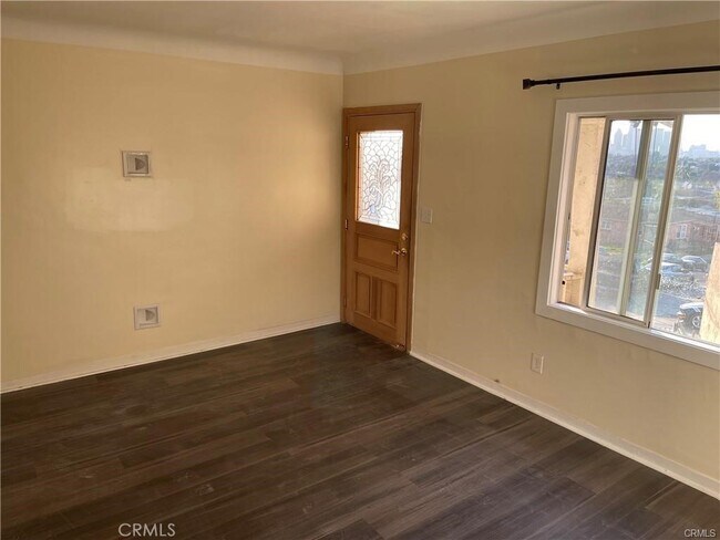 Building Photo - 1102 N Alma Ave
