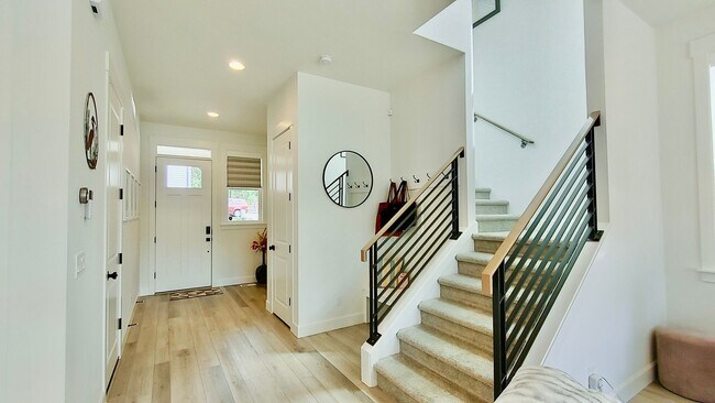 Building Photo - Stunning 2020 Custom-Built Home in the Sou...