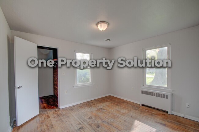 Building Photo - 200 E 69th Pl