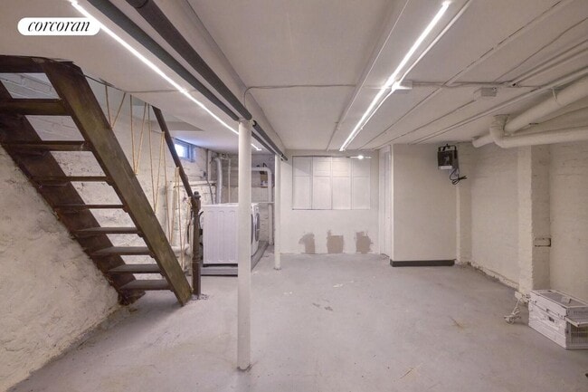 Building Photo - 475 Van Buren St