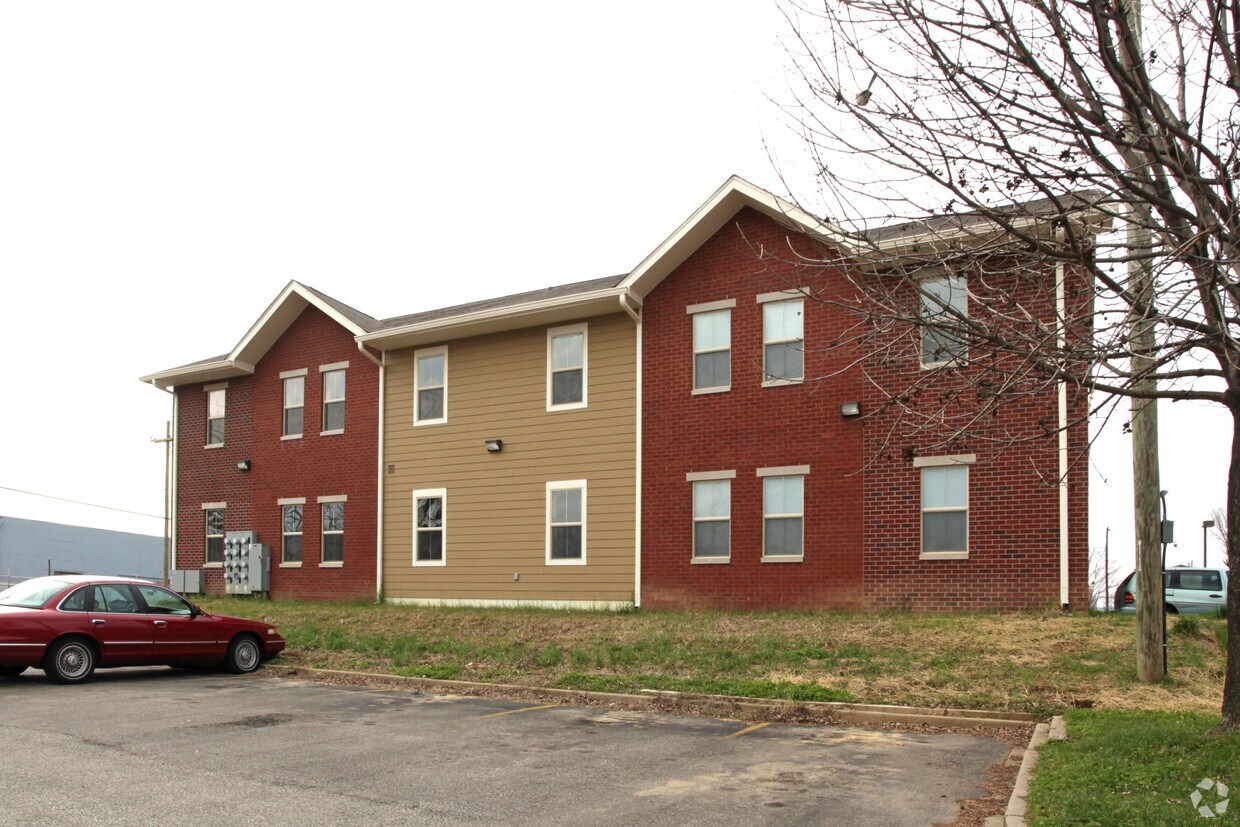 Building Photo - 421 E St Catherine St