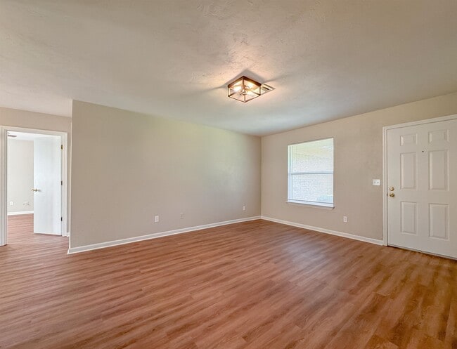 Building Photo - 5617 Old Hickory Ln