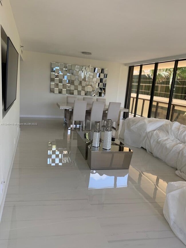 Building Photo - 9455 Collins Ave