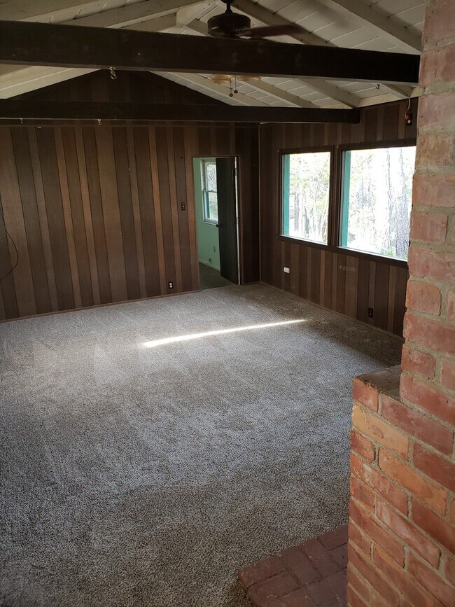 Foto del edificio - 20940 Pine Ln