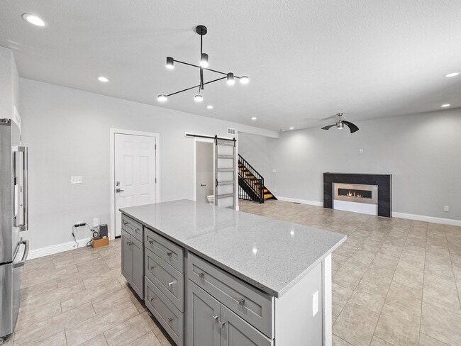 Foto del edificio - 4-Bedroom Townhome with Finished Basement, Garage & Private Outdoor Space