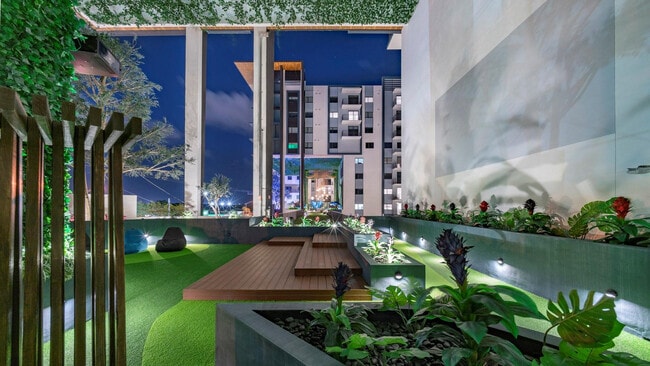 Foto del edificio - 425-475 E Atlantic Blvd