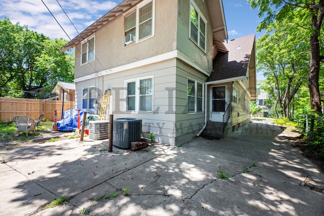 Building Photo - 448 N Fountain St
