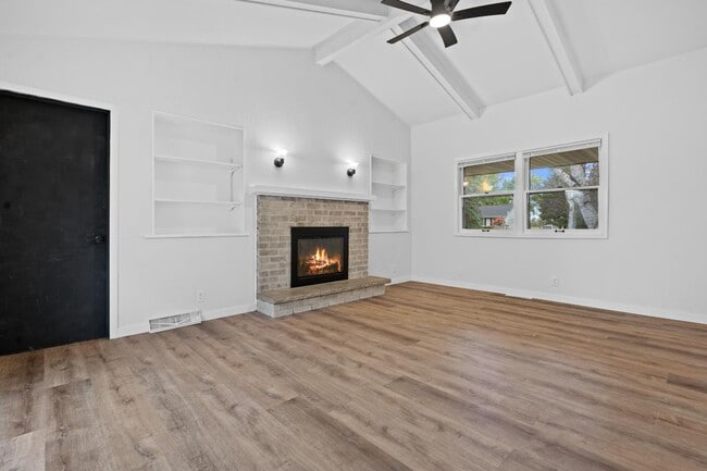 Building Photo - 2311 W Oakwood Rd