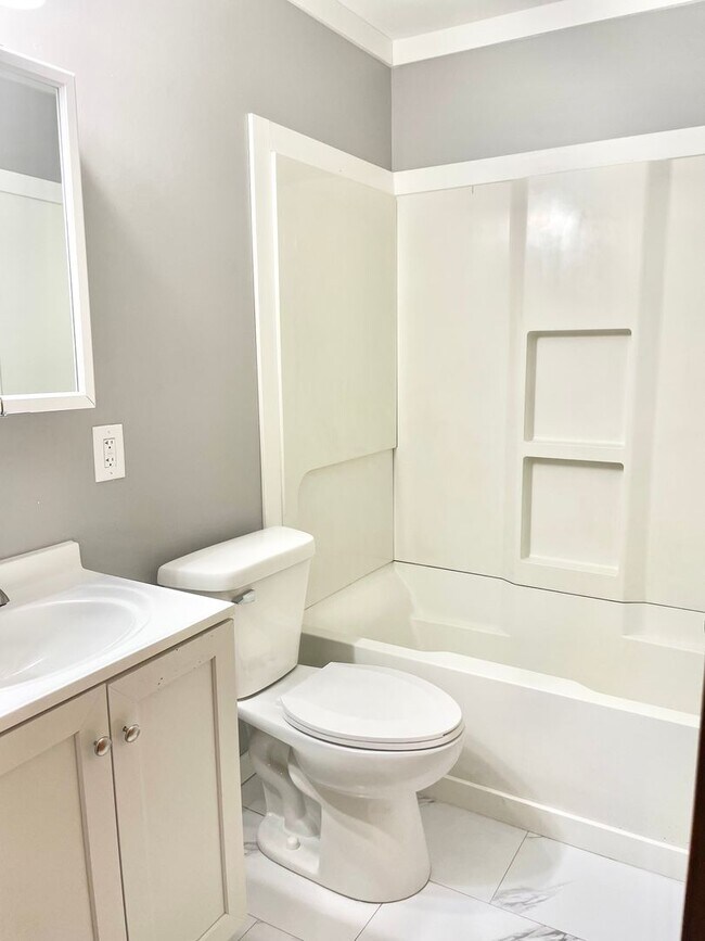 Building Photo - Charming Remodeled Home on Large Lot with ...