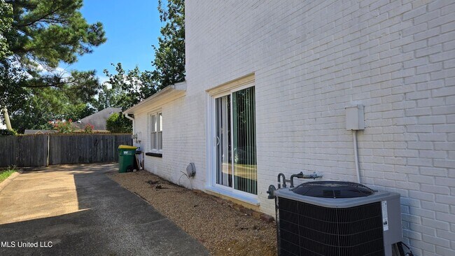 Foto del edificio - 933 Glastonbury Cir