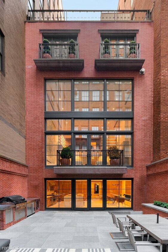 Primary Photo - 15 W 12th St