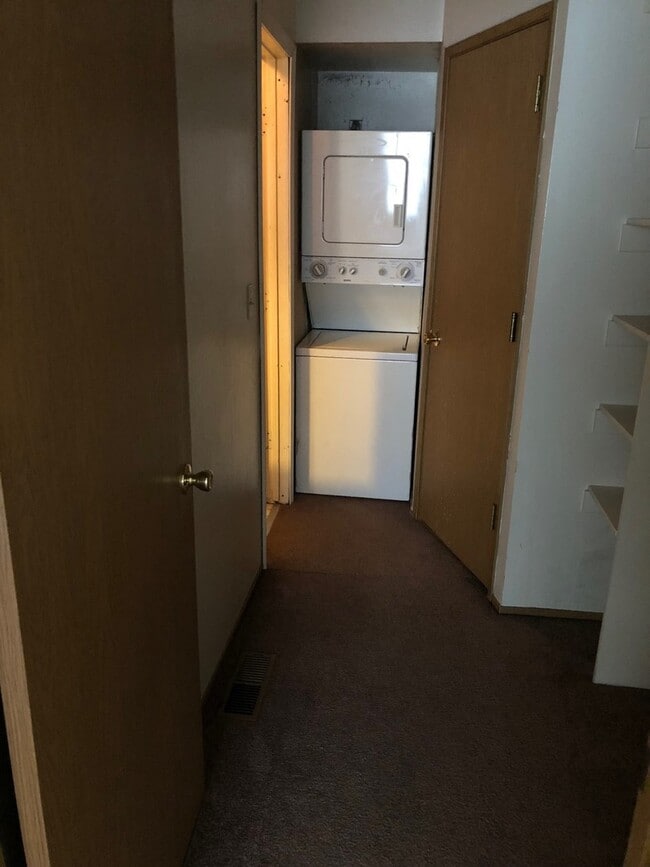 Building Photo - 1410 Selmi Dr