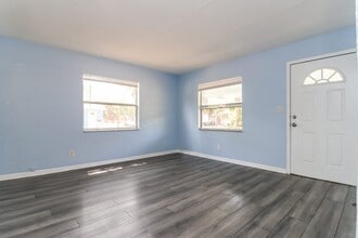 Building Photo - 2601 18th Ave S
