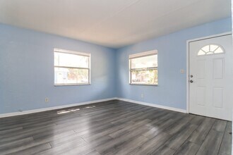 Building Photo - 2601 18th Ave S