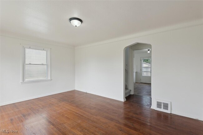 Building Photo - 13849 Shady Oak Blvd