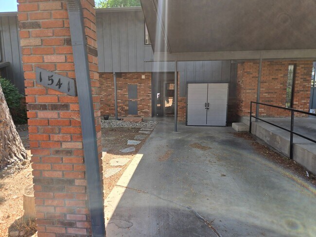 Building Photo - Cute 3 Bedroom Townhome in Adriel Hills Now Available! Great Location/Community!
