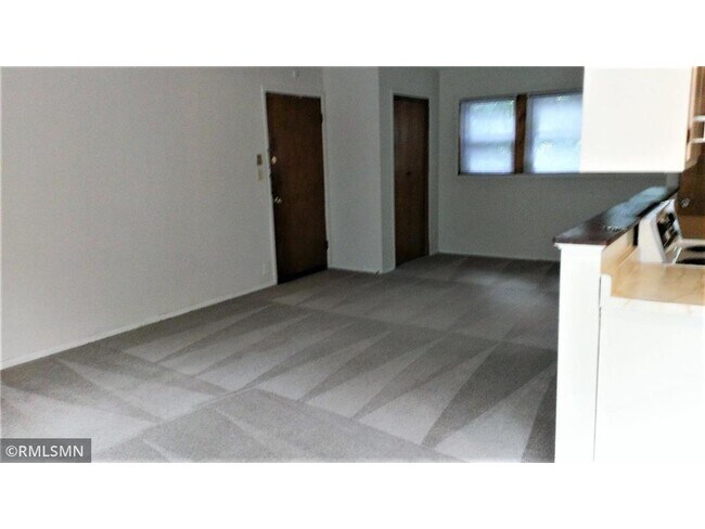 Foto del edificio - 545 Birchcrest Dr