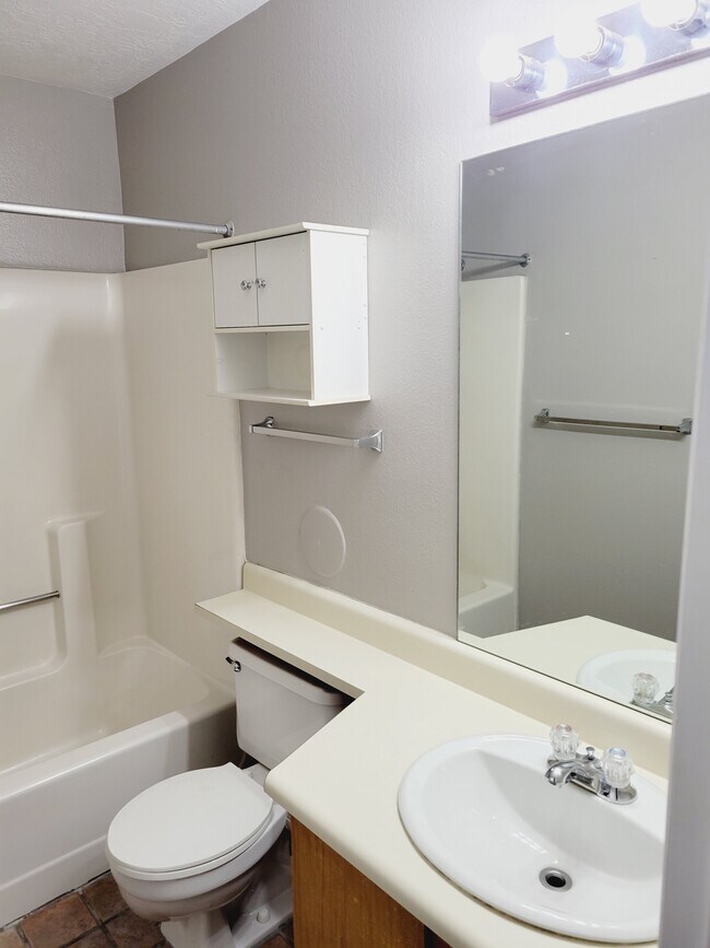 Building Photo - 1212 E Waterside Cv