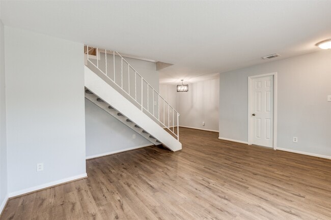 Building Photo - 10816 Briar Forest Dr