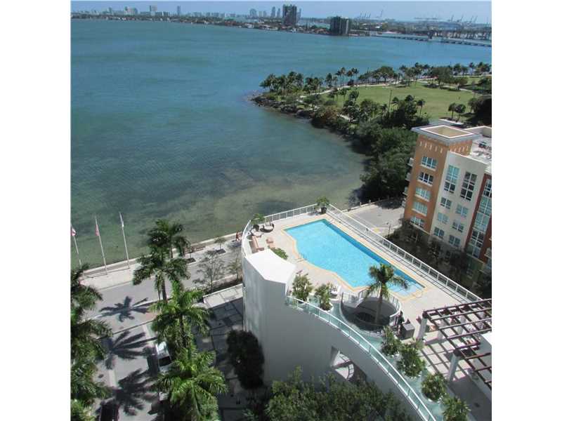 Primary Photo - 2020 N Bayshore Dr