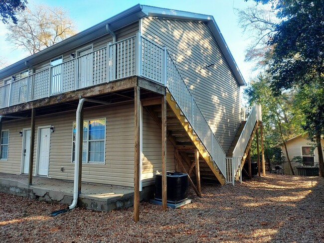 Building Photo - Spacious 3BR/3 Bath Townhome in Tallahassee