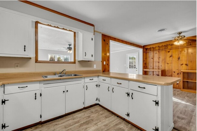 Foto del edificio - Renovated 4 Bedroom 2 Bath Home with Shop for Rent!