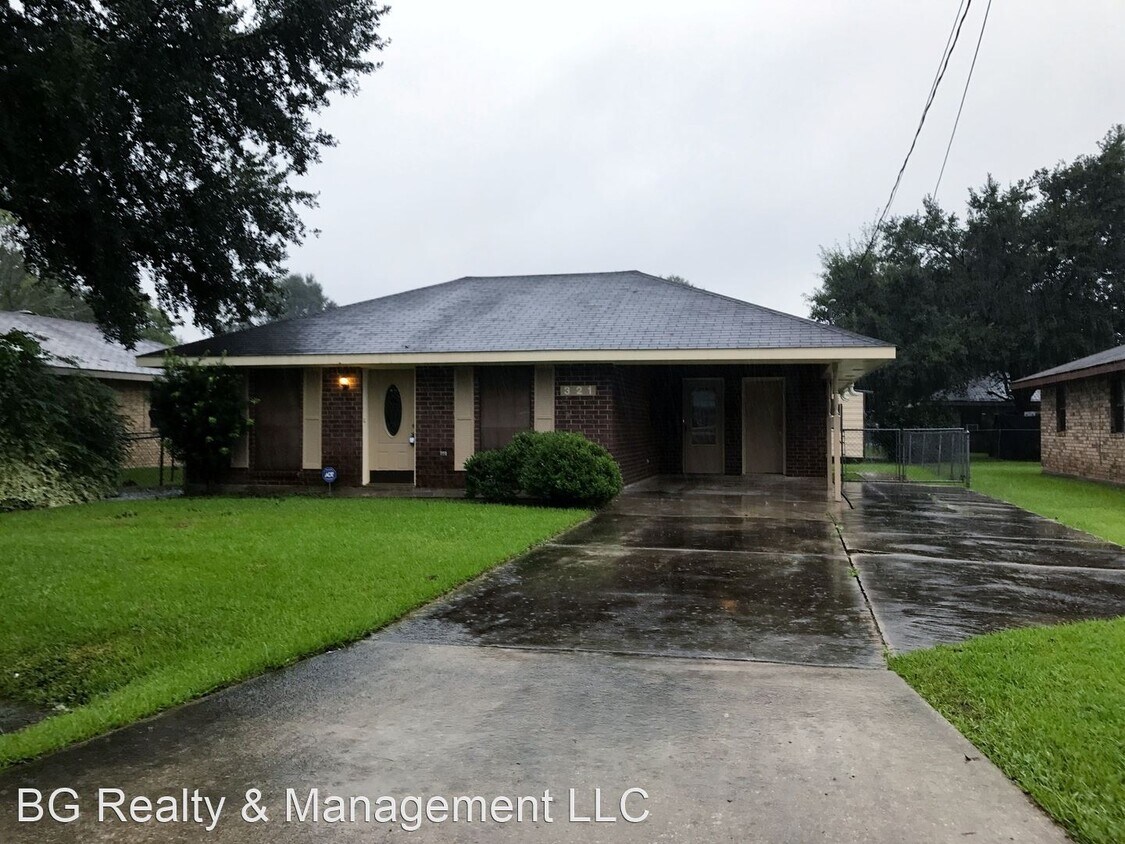 Foto principal - 3 br, 1 bath House - 321 Bradford Dr.