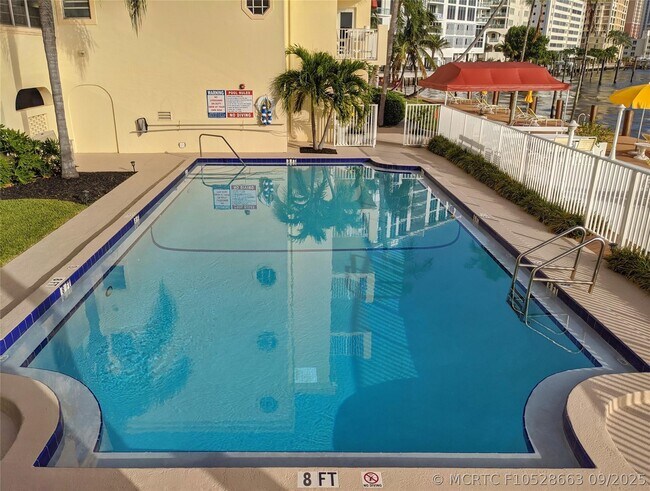 Foto del edificio - 341 N Birch Rd