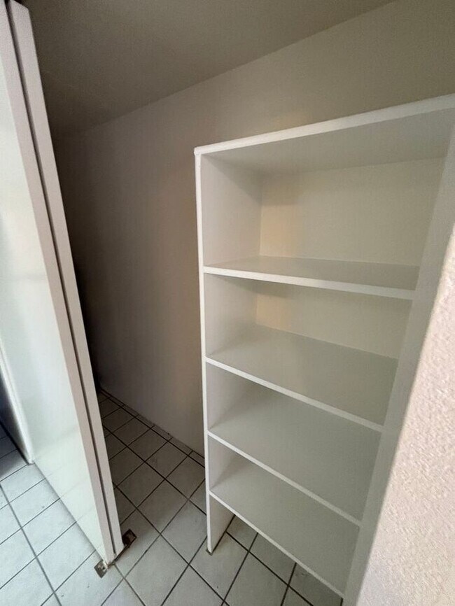 Foto del edificio - 1201 S McClintock Dr