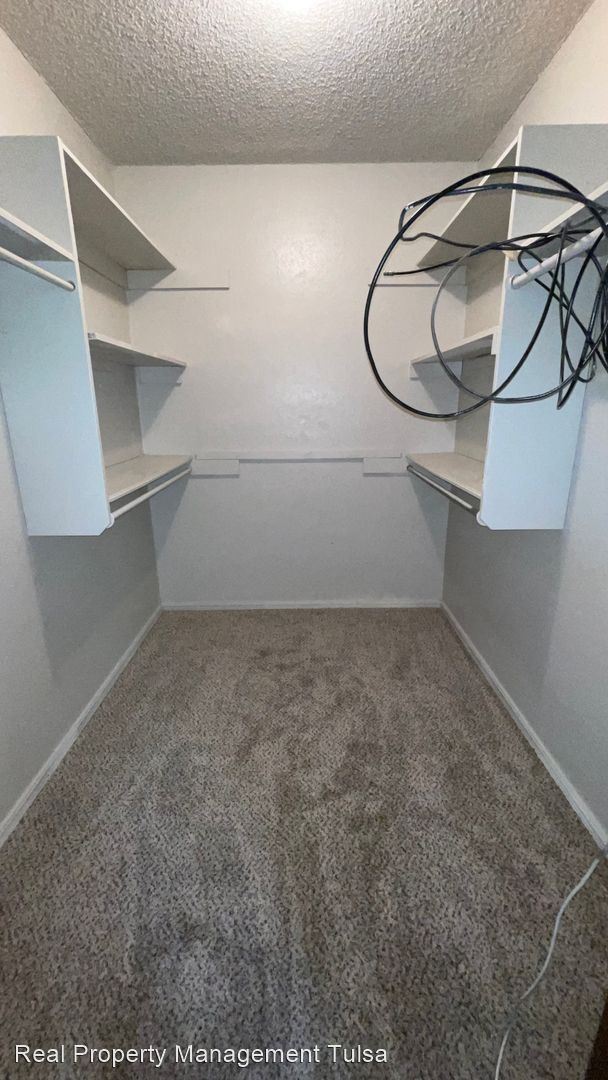 Foto del edificio - 5 br, 3 bath House - 2021 N Maybelle Ave