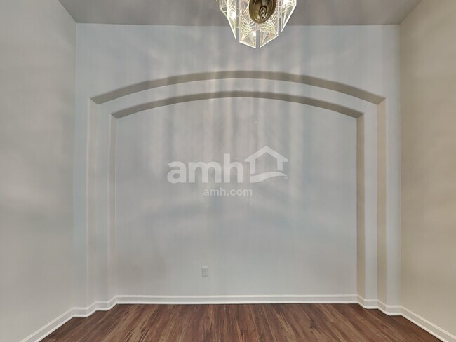 Building Photo - 16 Slow Creek Dr