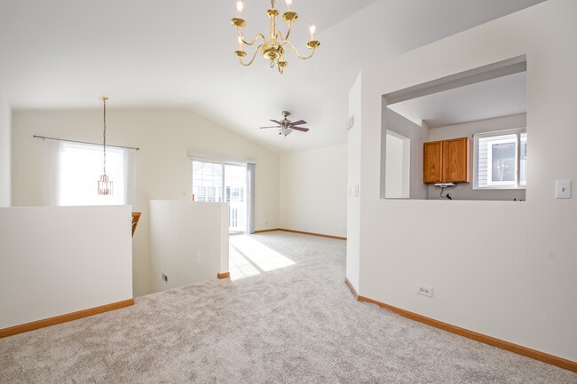 Building Photo - 897 Symphony Dr