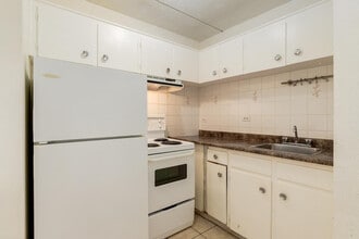 Building Photo - Hillsboro Place