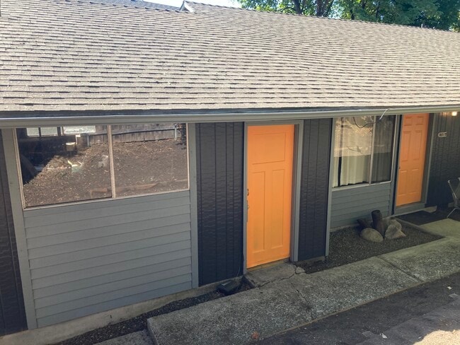 Building Photo - 8815 SW Terwilliger Blvd