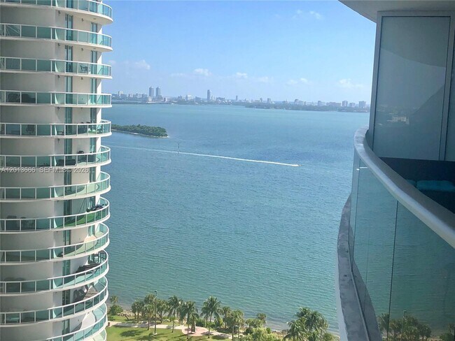 Foto del edificio - 488 NE 18th St
