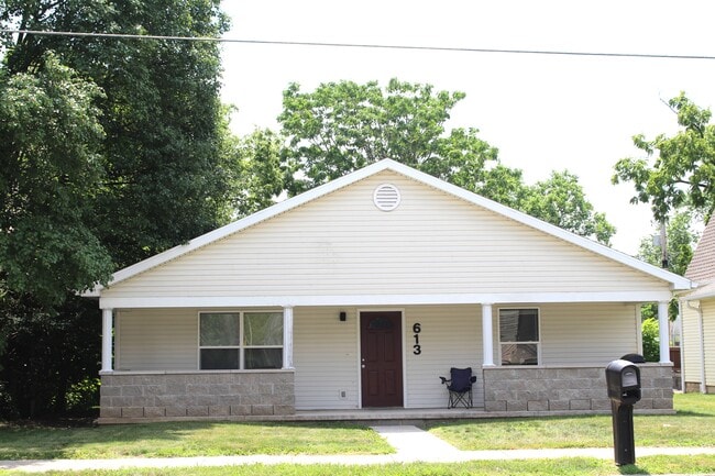 Building Photo - 613 W Riverside Ave