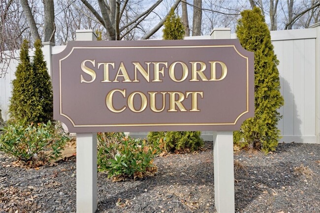 Building Photo - 4 Stanford Ct