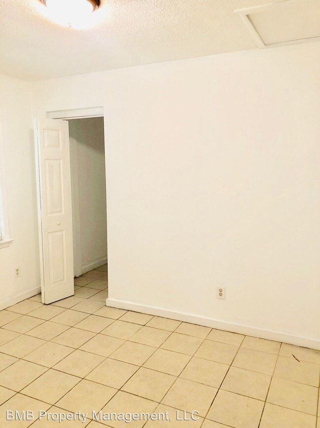 Building Photo - 3 br, 1 bath House - 1735 Champion Street