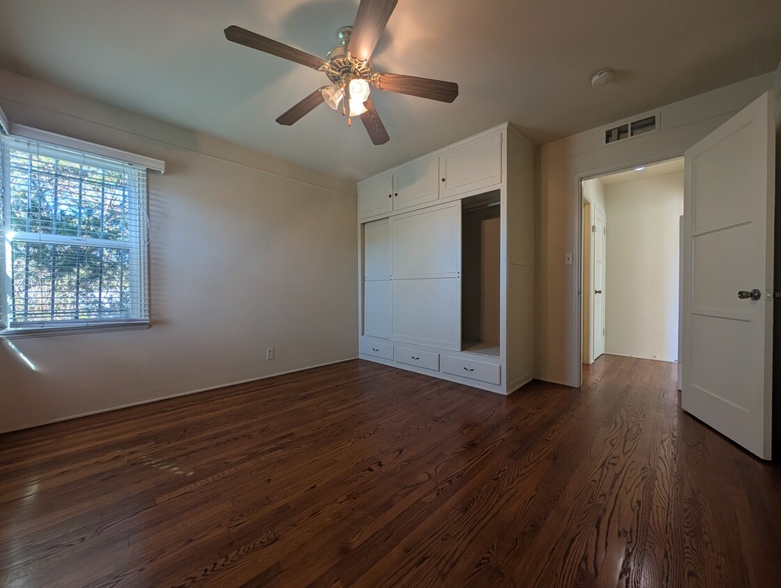 Foto principal - 7026 Flight Ave