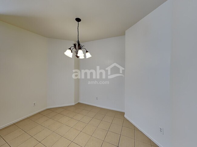 Foto del edificio - 8821 W Hilton Ave