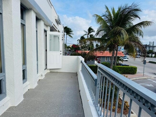 Foto del edificio - 229 Commercial Blvd