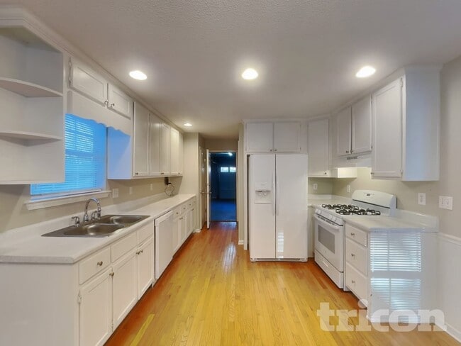 Building Photo - 547 Horseshoe Cir