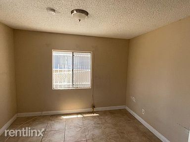 Building Photo - 2 br, 1 bath House - 715 E 87th Pl
