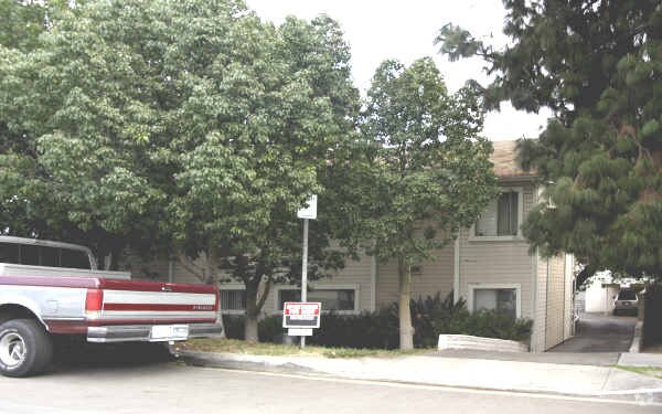 Foto del edificio - 5640 N Gladys Ave